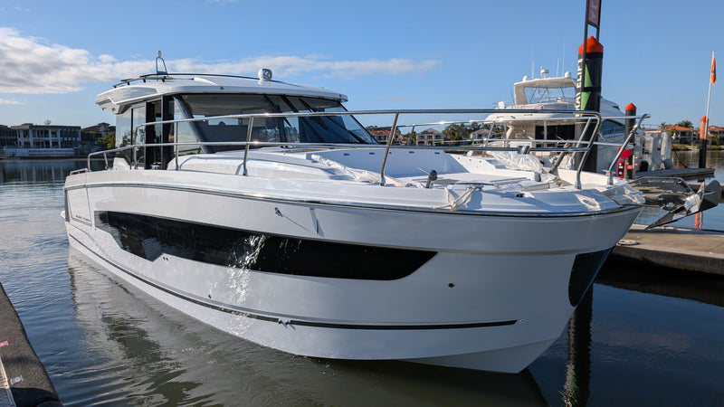 Jeanneau 1295 Coupe On-Water Day