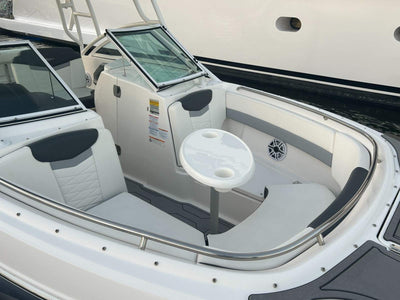Robalo R247 Dual Console