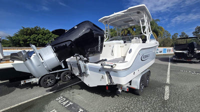 Robalo R247 Dual Console
