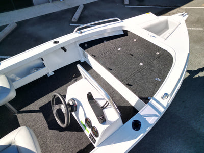 Stacer 429 Outlaw (Side Console)