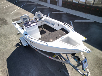 Stacer 429 Outlaw (Side Console)