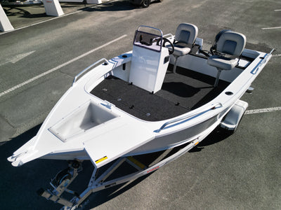Stacer 429 Outlaw (Side Console)