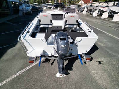 Stacer 429 Outlaw (Side Console)