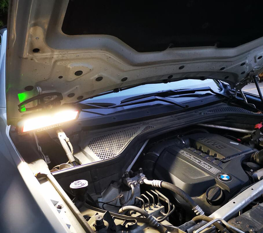 Perfect Image 1000 Lumen Worklight & Power Bank with USB Charging Port