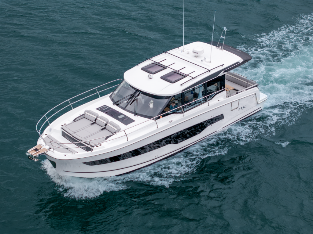 MERRY FISHER_1295_COUPE_IMAGE_LIFESTYLE (2)