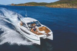 Jeanneau TH38 – Power Catamaran