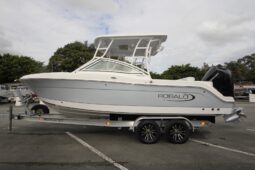 2023 Robalo R247 Dual Console