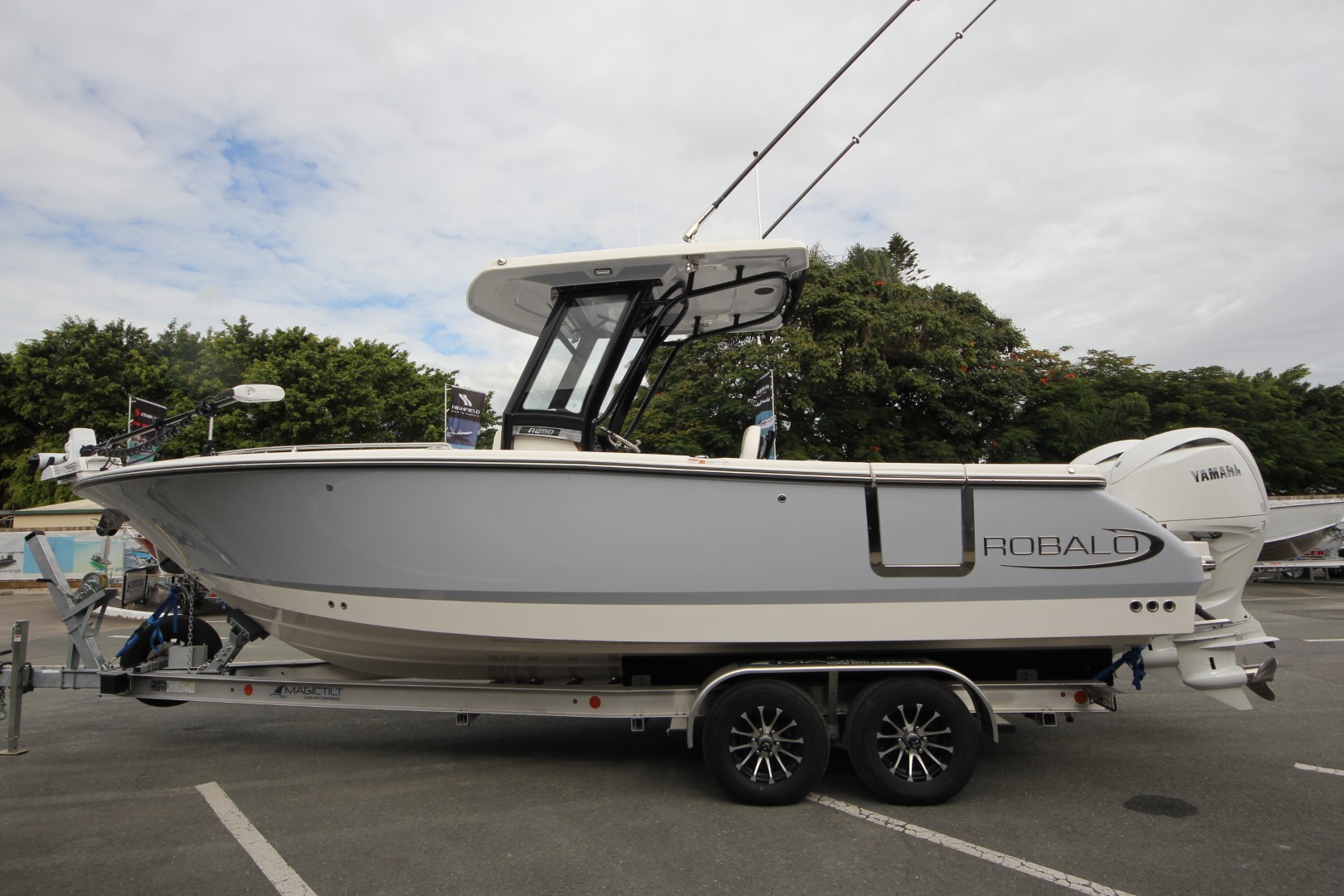 C002705_Robalo_R250CC_ (5)